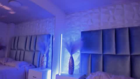 Snapshot of hollypeach_ chatting on 12, 3, 2026 hollypeach_ online show from 12, 3, 2026