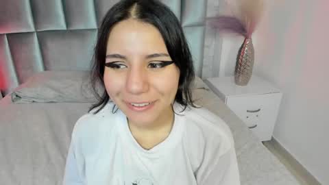 hollypeach_ online show from 29, 4, 2026