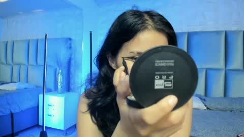 hollypeach_ online show from 27, 5, 2026