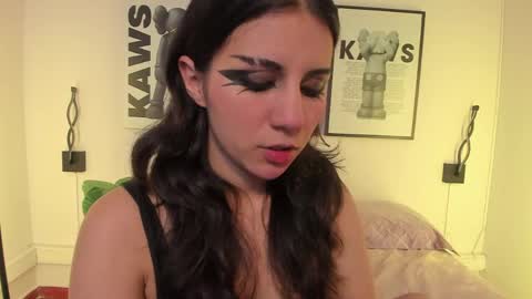 hollypeach_ online show from 4, 6, 2026