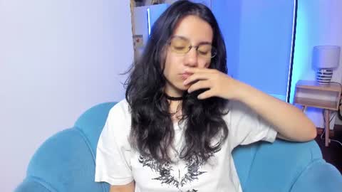 hollypeach_ online show from 12, 7, 2026