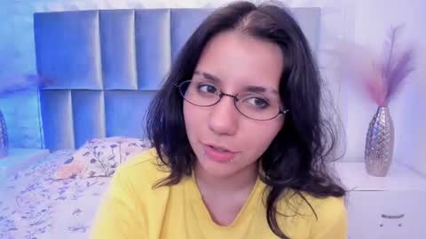 hollypeach_ online show from 28, 7, 2026
