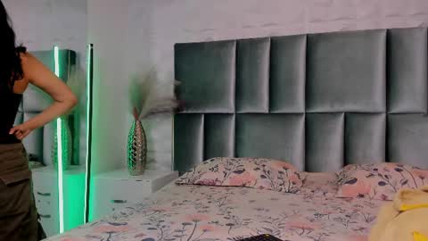 hollypeach_ online show from 29, 7, 2026