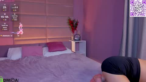 Snapshot of hollyray_ chatting on 16, 12, 2025 Holly online show from 16, 12, 2025