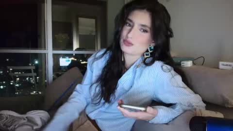 hollyshit_ online show from 21, 9, 2025