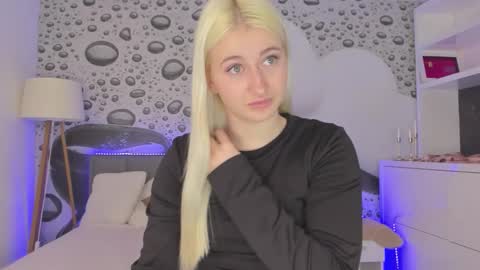 HollyTaillor online show from 28, 3, 2026