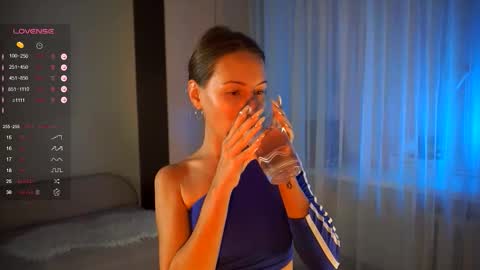 Snapshot of holyvivian chatting on 14, 9, 2025 V online show from 14, 9, 2025