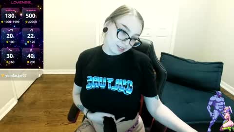 Snapshot of holyweed420 chatting on 4, 3, 2025 Viktoria online show from 4, 3, 2025