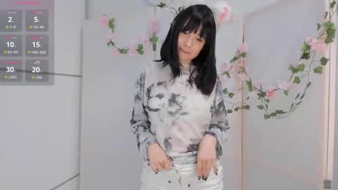 Snapshot of honeey_beee chatting on 1, 10, 2025 May online show from 1, 10, 2025