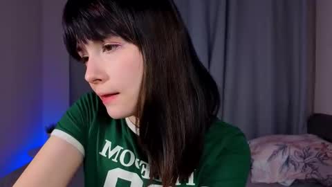 Snapshot of honeey_beee chatting on 23, 10, 2025 May online show from 23, 10, 2025