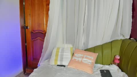 honey  monroe online show from 27, 4, 2026