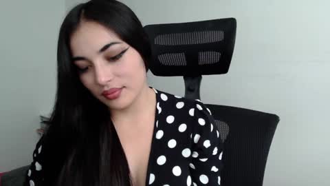 Snapshot of honey_aynur chatting on 5, 1, 2025 Honey Aynu online show from 5, 1, 2025