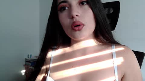 Snapshot of honey_aynur chatting on 17, 1, 2025 Honey Aynu online show from 17, 1, 2025