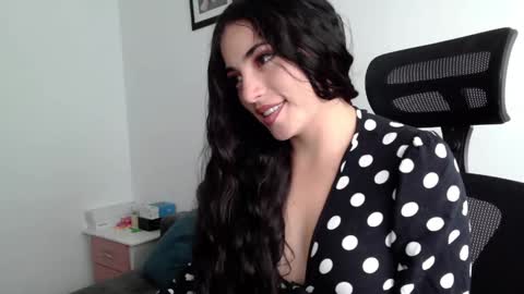 Snapshot of honey_aynur chatting on 2, 2, 2025 Honey Aynu online show from 2, 2, 2025