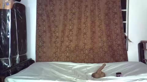 honey_beb online show from 25, 4, 2026