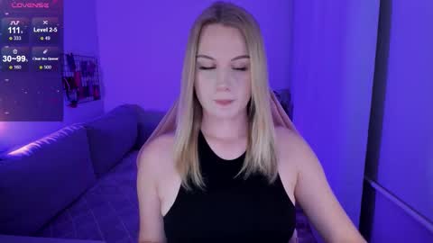 Snapshot of honey_blondee chatting on 12, 10, 2025 Tammy online show from 12, 10, 2025