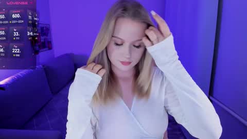 Snapshot of honey_blondee chatting on 20, 11, 2025 Tammy online show from 20, 11, 2025