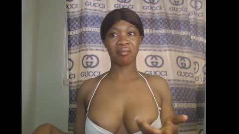 Snapshot of honey_dollxx chatting on 24, 10, 2025 Flora online show from 24, 10, 2025