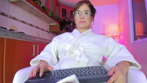 HONEY online show from 9, 1, 2025