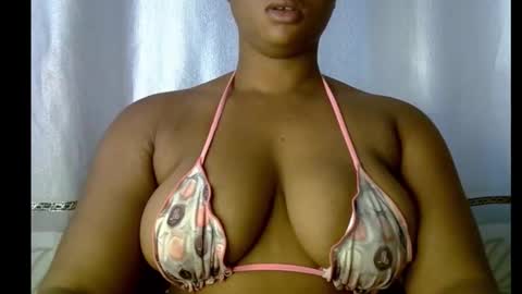 honey_plumx1 online show from 18, 12, 2025