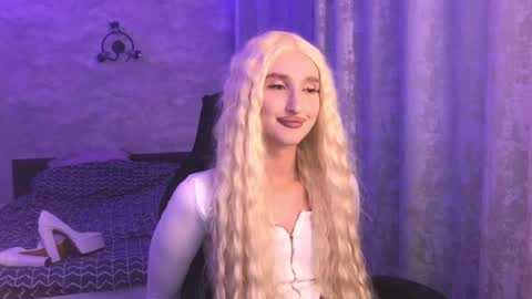 honey_sunset online show from 9, 9, 2025