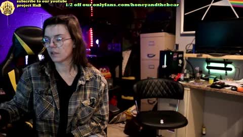 Honey and Bear online show from 4, 1, 2025