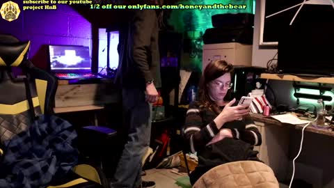 Honey and Bear online show from 21, 1, 2025