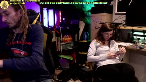 Honey and Bear online show from 3, 2, 2025