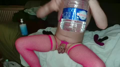 Snapshot of honeybunnybedpet chatting on 28, 4, 2026 HoneyBunnyBedPet online show from 28, 4, 2026