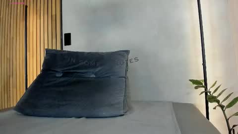 Sofia independent model online show from 19, 12, 2025