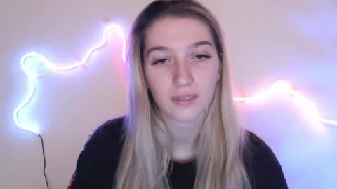 honeyveil online show from 10, 4, 2026