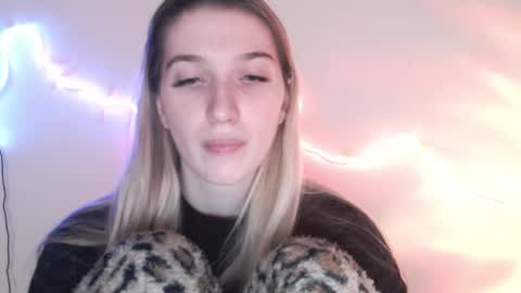 honeyveil online show from 16, 4, 2026