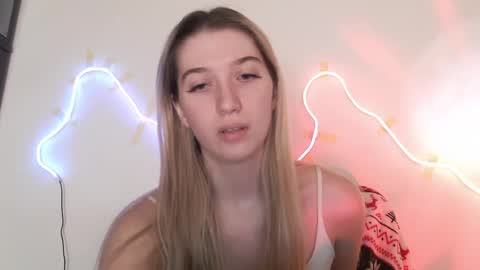 honeyveil online show from 22, 4, 2026