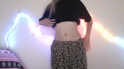 Snapshot of honeyveil chatting on 9, 5, 2026 honeyveil online show from 9, 5, 2026