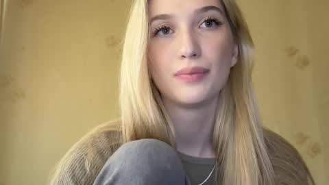 Snapshot of honeyveil chatting on 17, 5, 2026 honeyveil online show from 17, 5, 2026