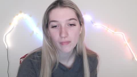 Snapshot of honeyveil chatting on 22, 5, 2026 honeyveil online show from 22, 5, 2026
