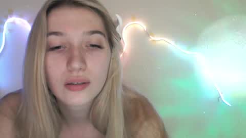 Snapshot of honeyveil chatting on 26, 5, 2026 honeyveil online show from 26, 5, 2026