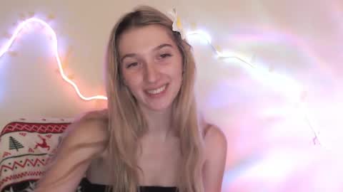 Snapshot of honeyveil chatting on 28, 5, 2026 honeyveil online show from 28, 5, 2026