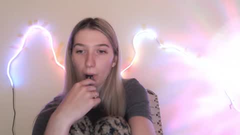 Snapshot of honeyveil chatting on 30, 5, 2026 honeyveil online show from 30, 5, 2026
