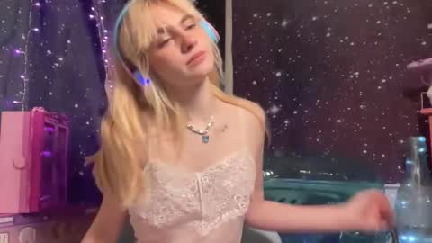 Snapshot of honeyxlimbed chatting on 16, 1, 2025 Emi Rose online show from 16, 1, 2025