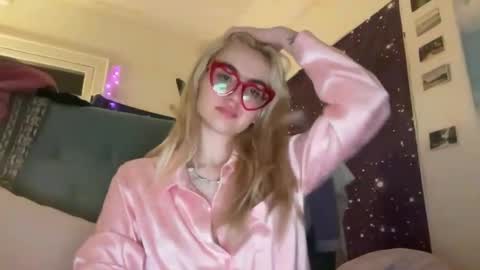 Snapshot of honeyxlimbed chatting on 8, 2, 2025 Emi Rose online show from 8, 2, 2025