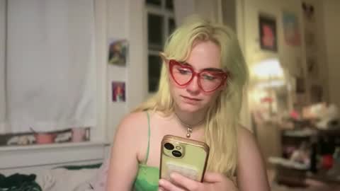 Snapshot of honeyxlimbed chatting on 26, 9, 2025 Emi Rose online show from 26, 9, 2025