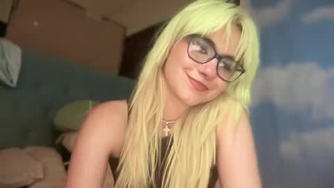 Snapshot of honeyxlimbed chatting on 1, 10, 2025 Emi Rose online show from 1, 10, 2025