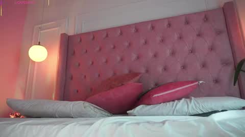 Honey Moon  Help me to reach 100 thumbs up online show from 20, 4, 2026