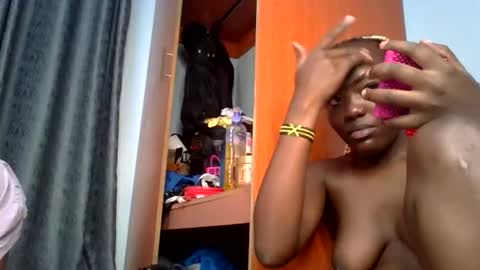 horny_lunah online show from 20, 4, 2026