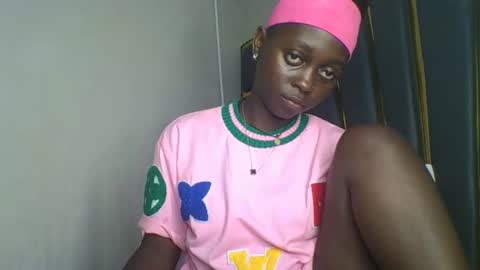 Snapshot of hornybella84 chatting on 18, 11, 2025 Bella online show from 18, 11, 2025