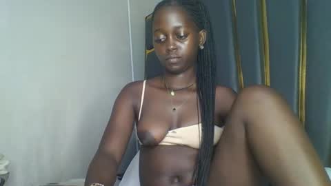 Snapshot of hornybella84 chatting on 5, 12, 2025 Bella online show from 5, 12, 2025