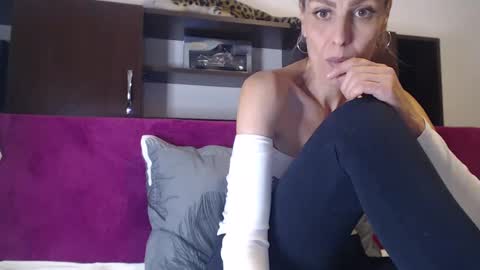 Snapshot of hornygirllx chatting on 27, 9, 2025 AshlineKatte online show from 27, 9, 2025