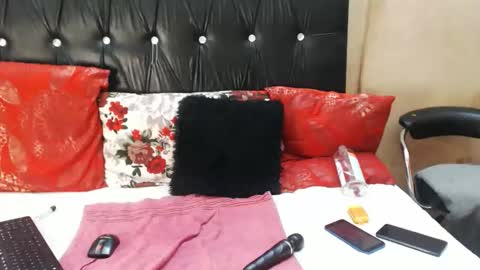 hornysnowie23x online show from 4, 10, 2025