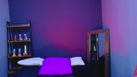 hot chocolate 4u online show from 4, 2, 2025